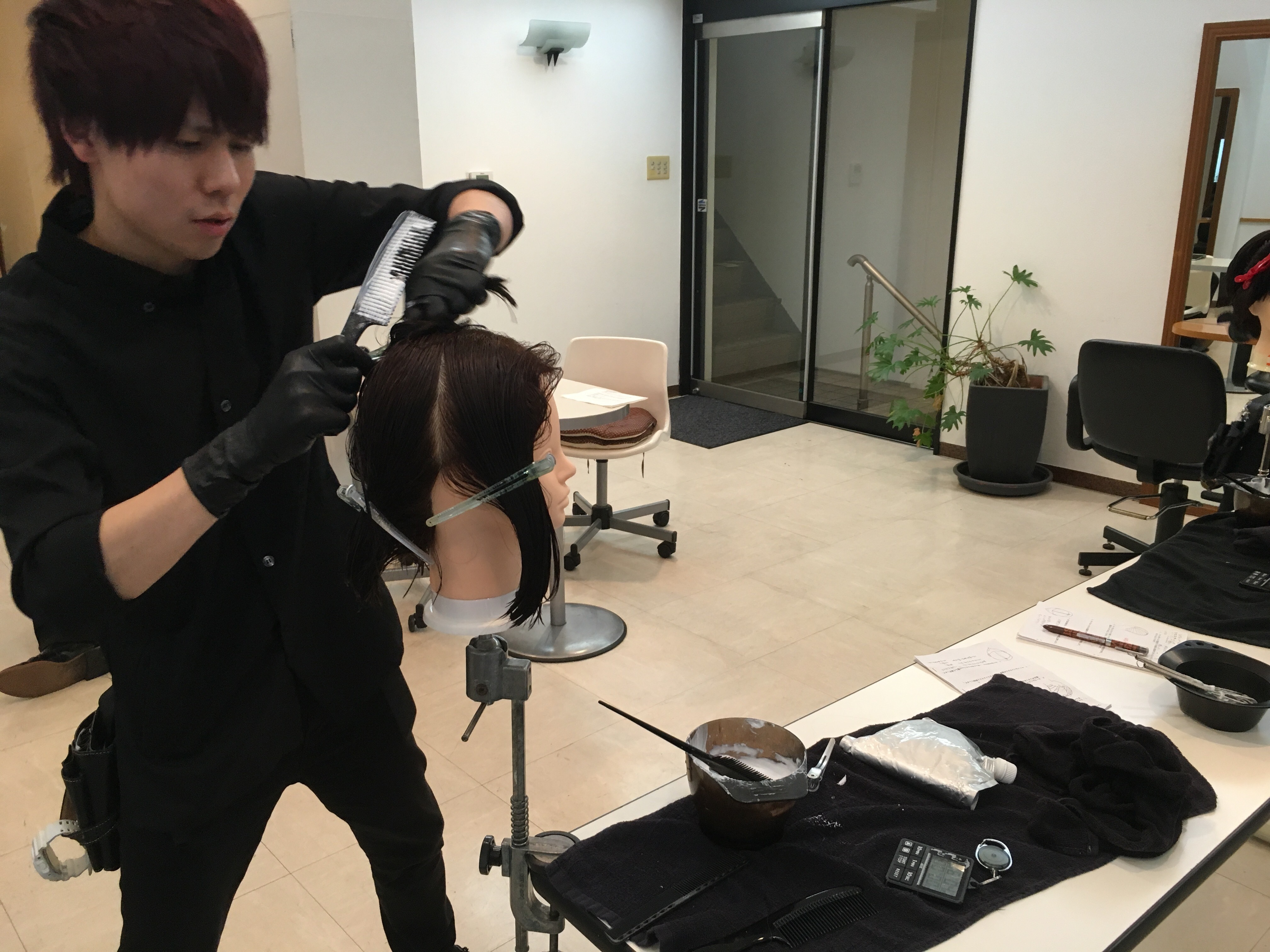 頭皮にしみないヘアカラーテクニック☆ - 臼井の美容室 スーパーカット
